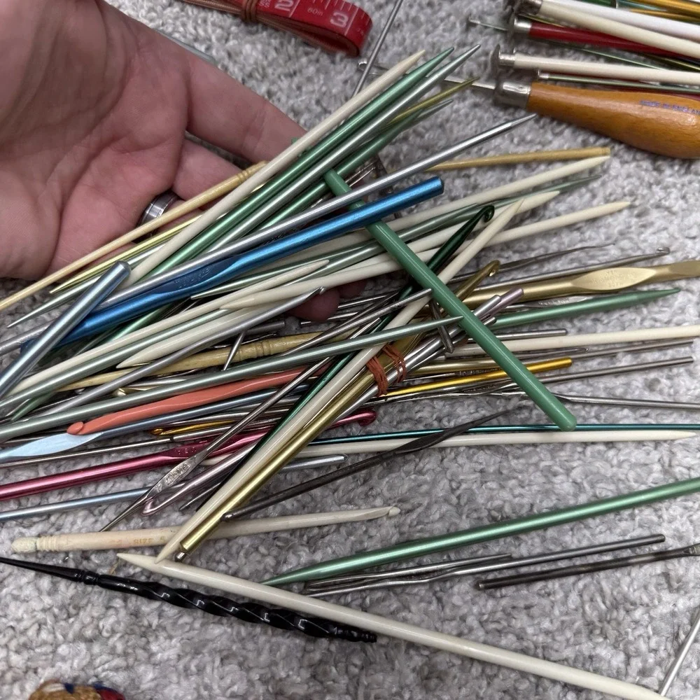 HUGE LOT ‎ crochet knitting needles hooks metal wood plastic  (READ)